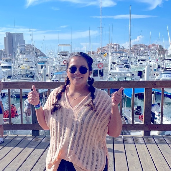 Meet your Posher, Joelle - Picture 1 of 1